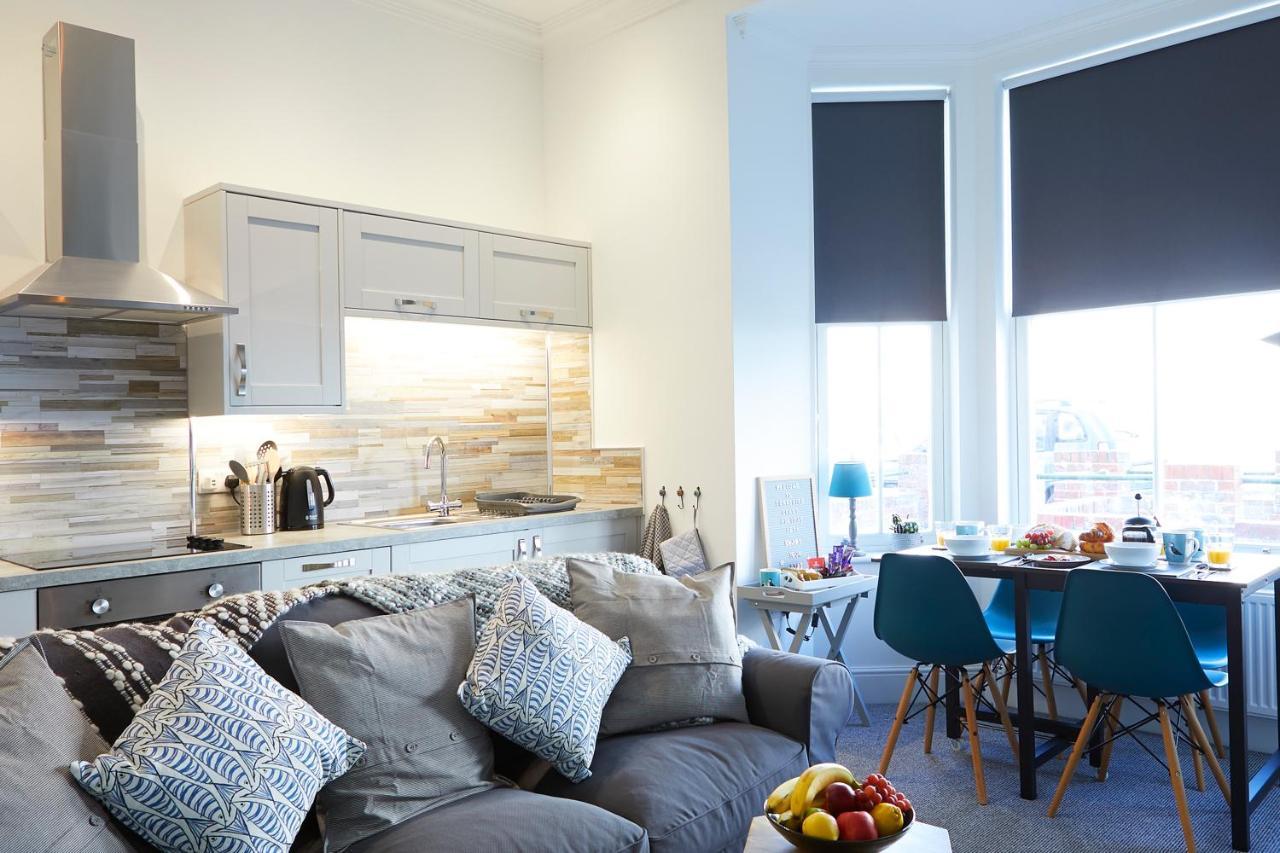 Seascape - Fantastic Location With Sea Views! Apartment Scarborough Bagian luar foto