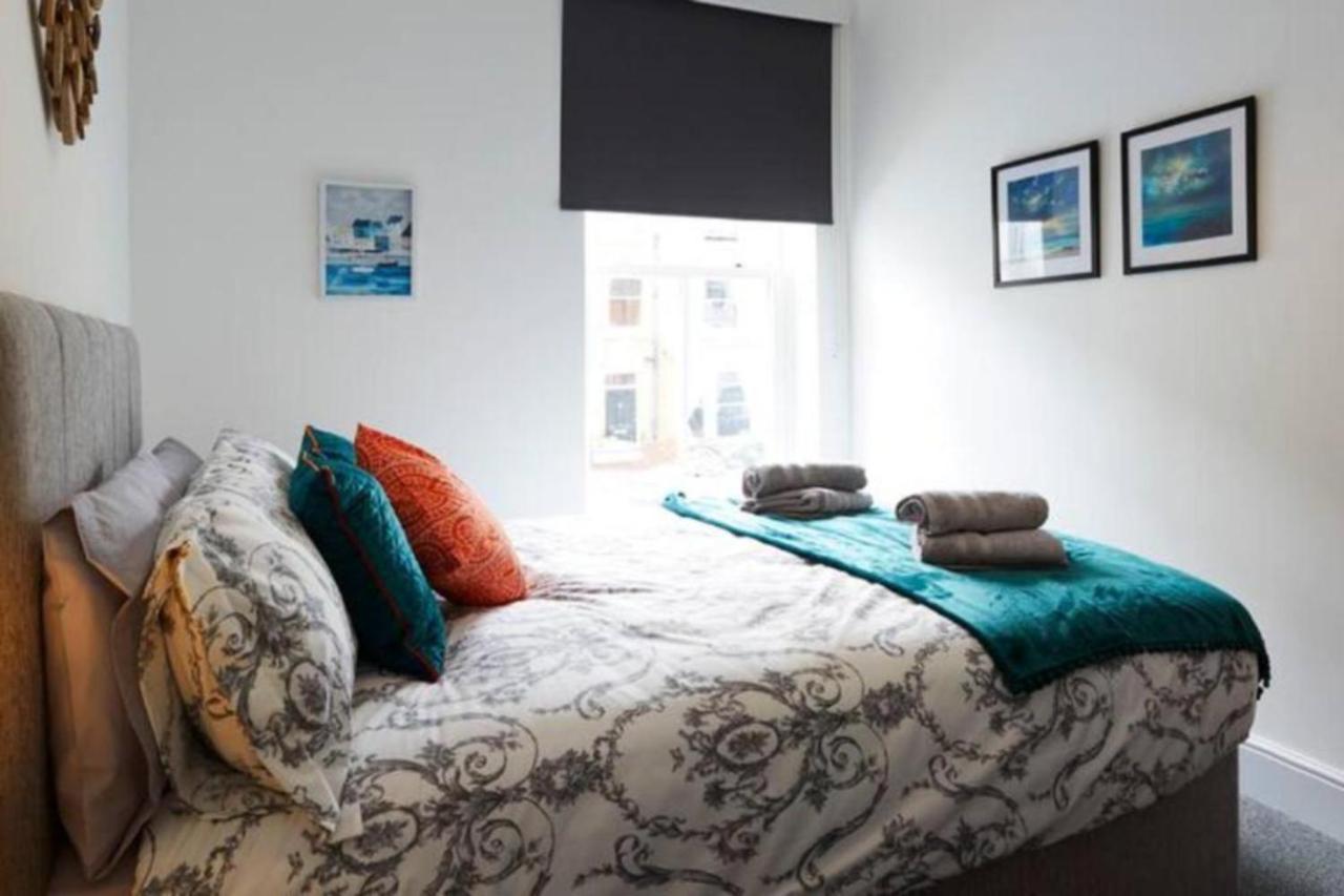 Seascape - Fantastic Location With Sea Views! Apartment Scarborough Bagian luar foto
