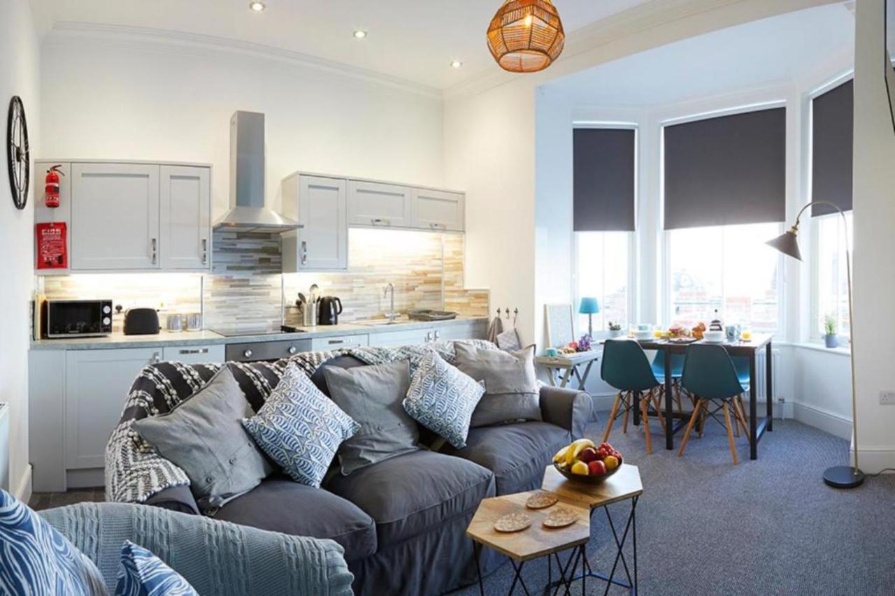 Seascape - Fantastic Location With Sea Views! Apartment Scarborough Bagian luar foto