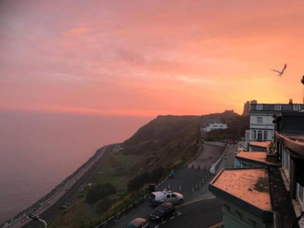 Seascape - Fantastic Location With Sea Views! Apartment Scarborough Bagian luar foto