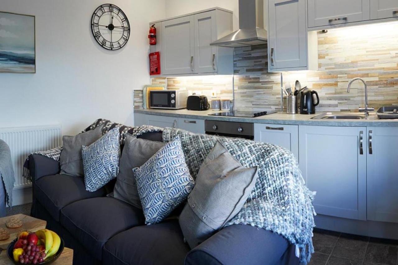 Seascape - Fantastic Location With Sea Views! Apartment Scarborough Bagian luar foto