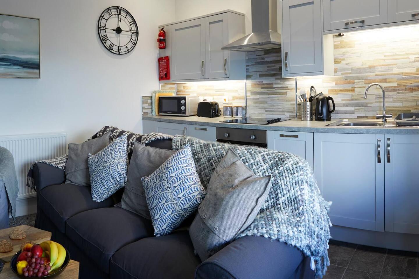 Seascape - Fantastic Location With Sea Views! Apartment Scarborough Bagian luar foto